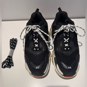 Pre owned Balenciaga triple S sneaker size 44